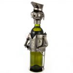 Kovový stojan na víno s motívom Policajt, Promitor Vinorum | regioWine